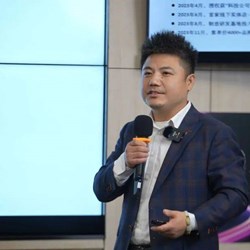 Một bộ bàn ghế học có giá 20.000 nhân dân tệ, làm sao sản phẩm từ trung cấp đến cao cấp có thể chinh phục thị trường? Một bộ bàn ghế học có giá 20.000 nhân dân tệ, làm sao sản phẩm từ trung cấp đến cao cấp có thể chinh phục thị trường?